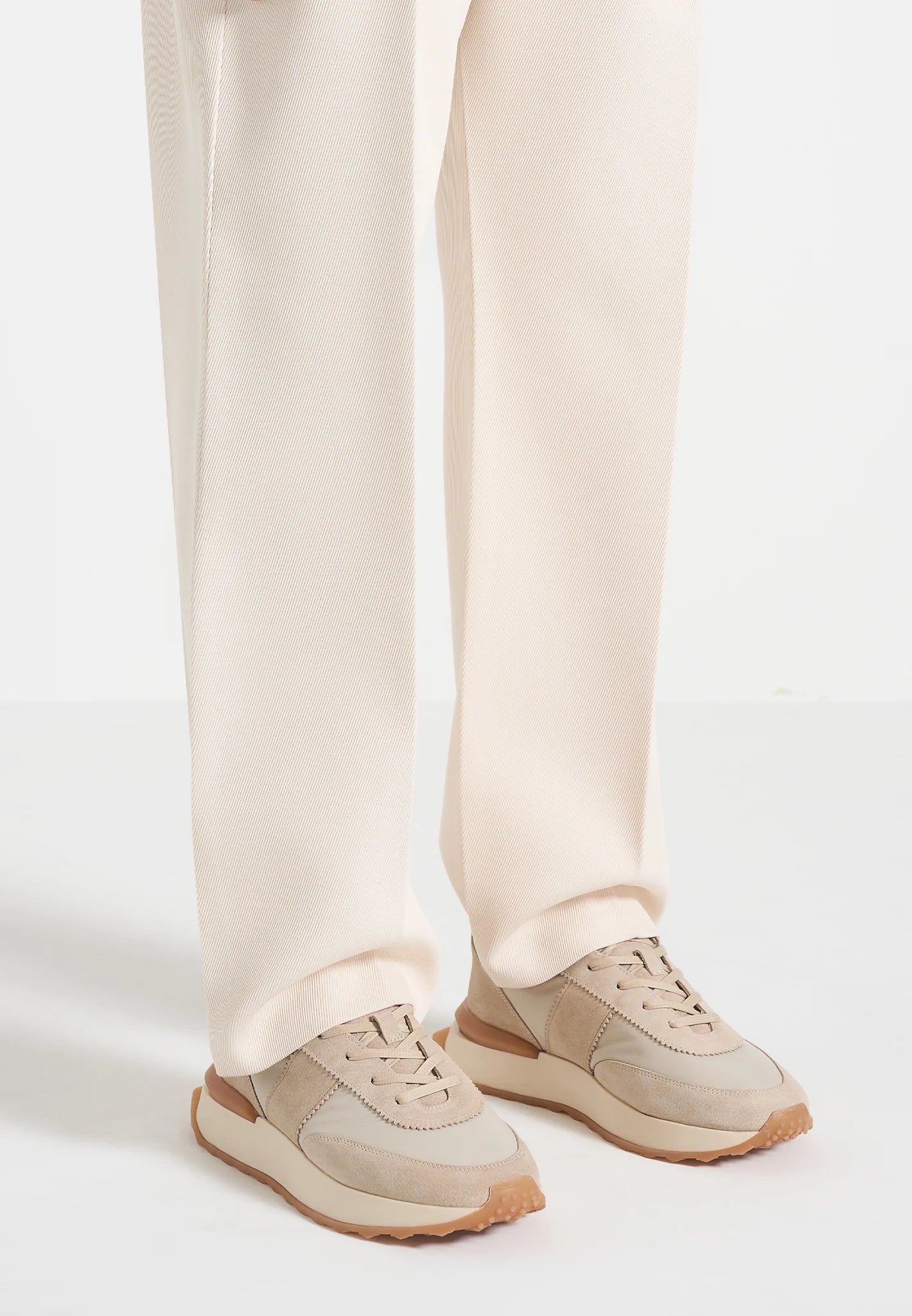 HERNÁNDEZ- Zapatilla Premium Retro Runner en Ante y Piel