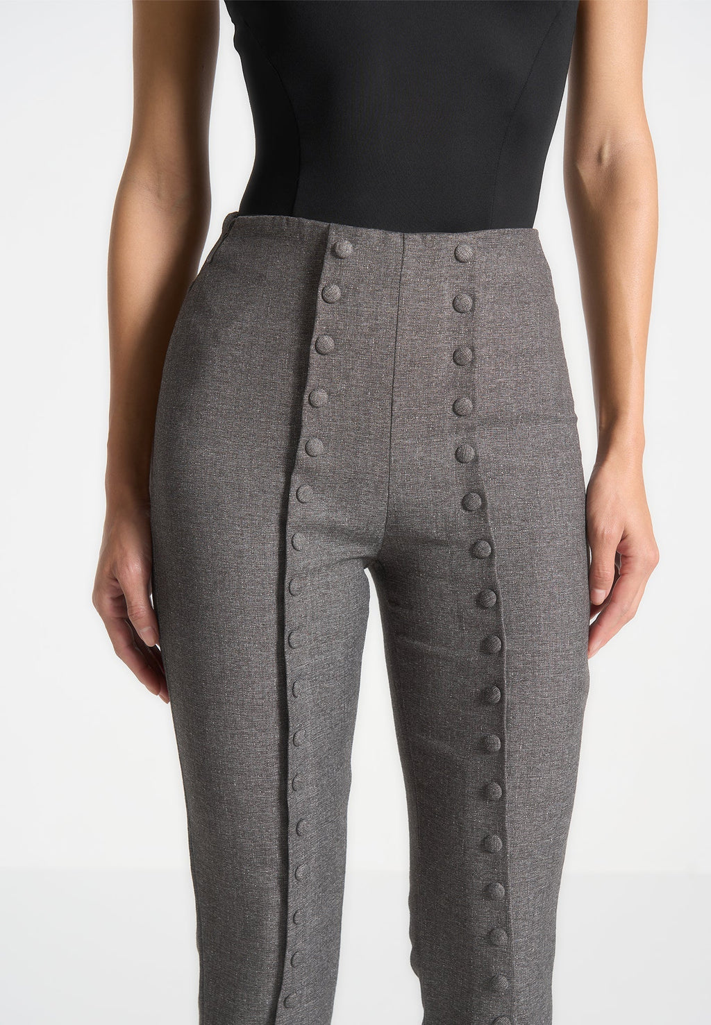 OLIVIA-Elegancia minimalista con detalle distintivo