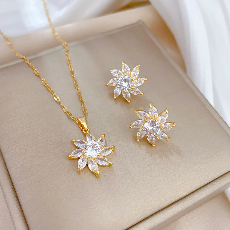 BEATRIZ - Conjunto de gargantilla y pendientes con motivo de flor de cristal en baño de oro™