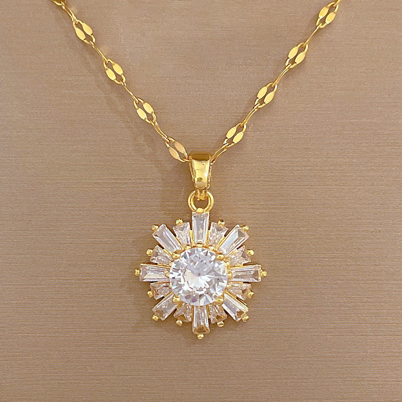 CELESTE - Collar con colgante de rosetón de cristal celestial en baño de oro™