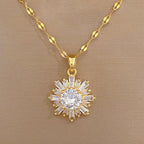 CELESTE - Collar con colgante de rosetón de cristal celestial en baño de oro™