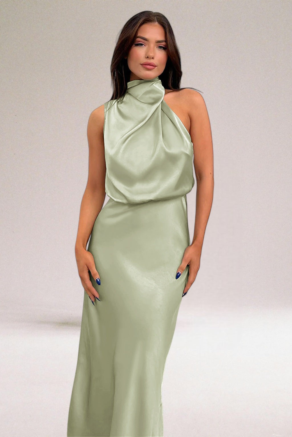 LUCÍA - Vestido largo de satén con cuello halter drapeado™