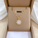 CELESTE - Collar con colgante de rosetón de cristal celestial en baño de oro™