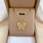 NOOR - Collar con colgante de mariposa en pavé de circonias y baño de oro™