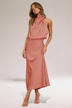 LUCÍA - Vestido largo de satén con cuello halter drapeado™