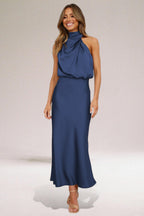 LUCÍA - Vestido largo de satén con cuello halter drapeado™