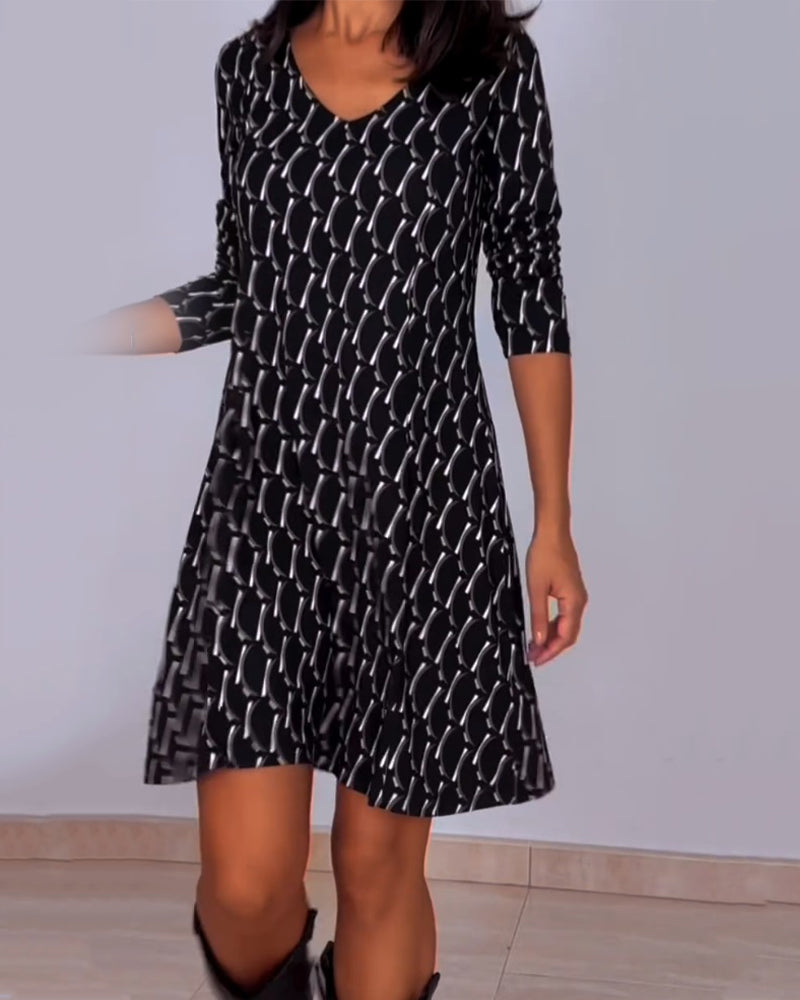 DAFNE - Vestido corto de manga tres cuartos con escote en V y estampado geométrico™