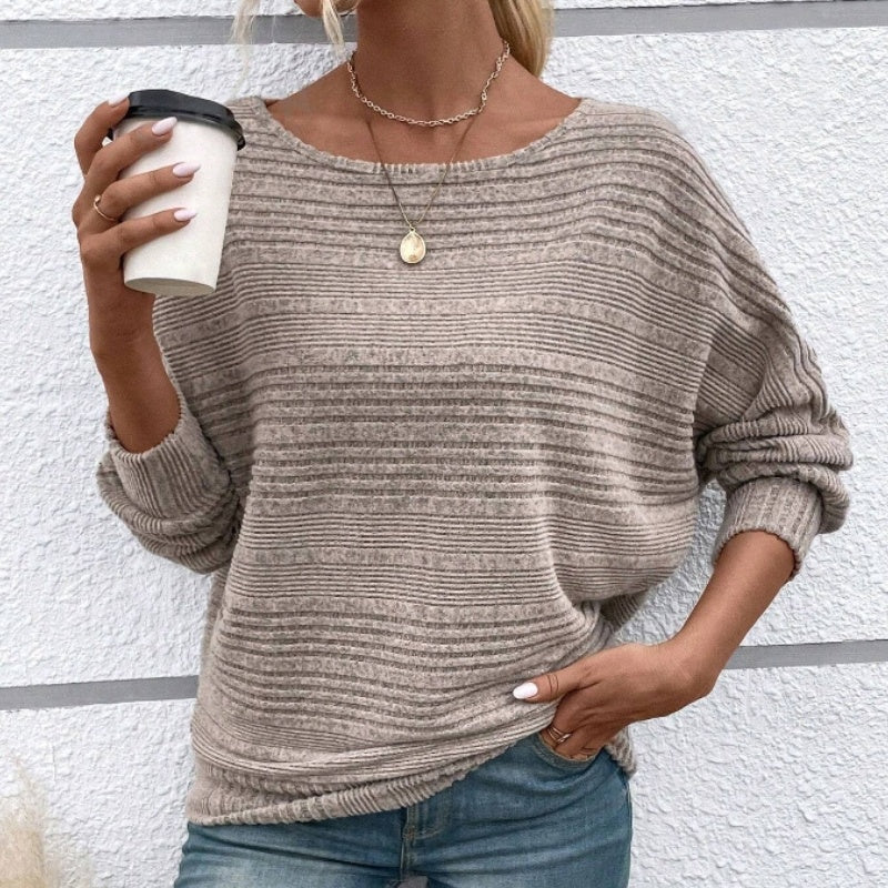 JULIA - Jersey de punto suave de manga larga con cuello barco y textura acanalada™