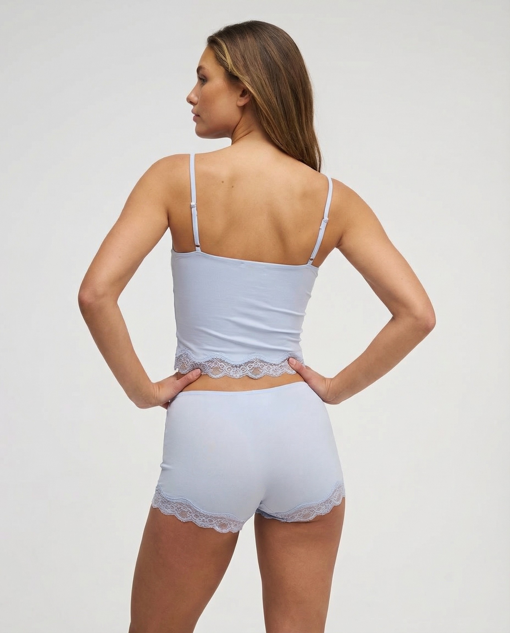 REBECA - Conjunto de pijama de top de tirantes y culotte con detalles de encaje™