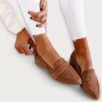 ELIA - Mocasín plano de ante suave con puntera estilizada y diseño ergonómico™