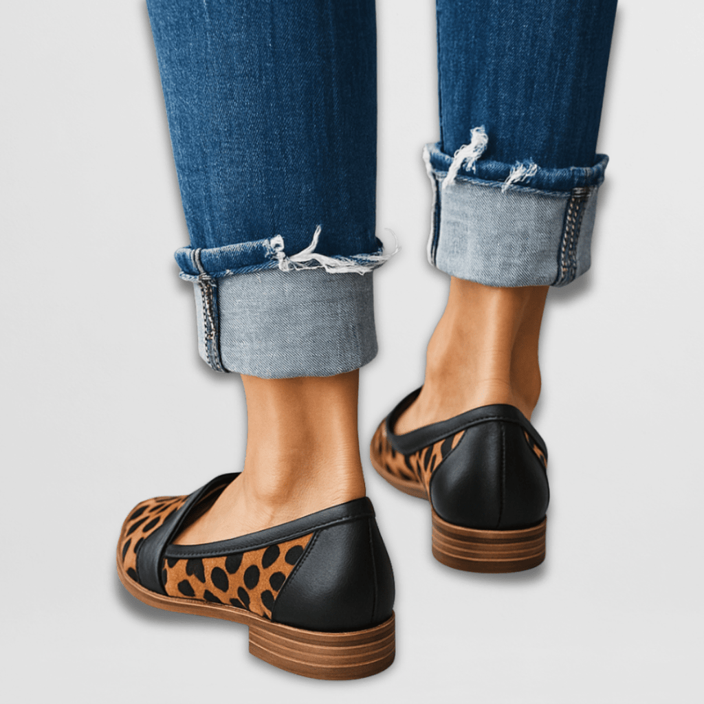 ELIA - Mocasín plano de ante suave con puntera estilizada y diseño ergonómico™