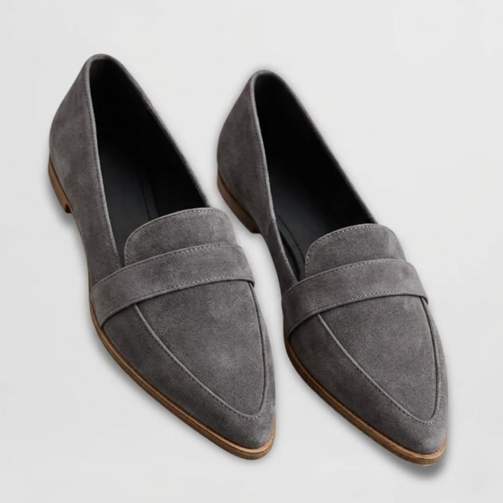 ELIA - Mocasín plano de ante suave con puntera estilizada y diseño ergonómico™