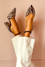 MALENA - Zapatos destalonados de tacón con puntera afilada y estampado de cebra™