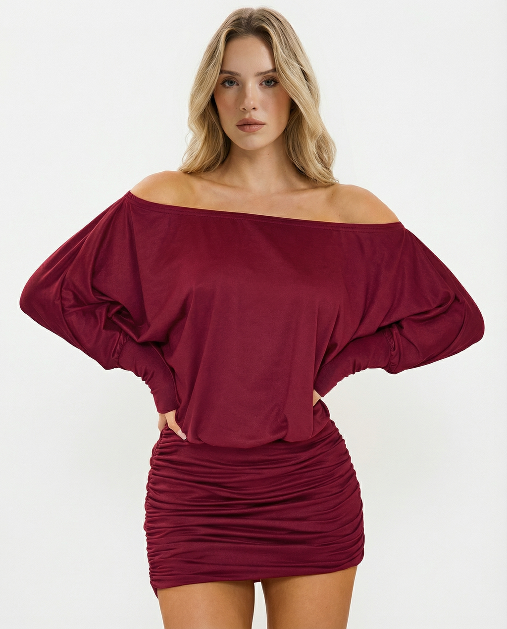 NOELIA - Minivestido ajustado de escote barco con mangas largas™