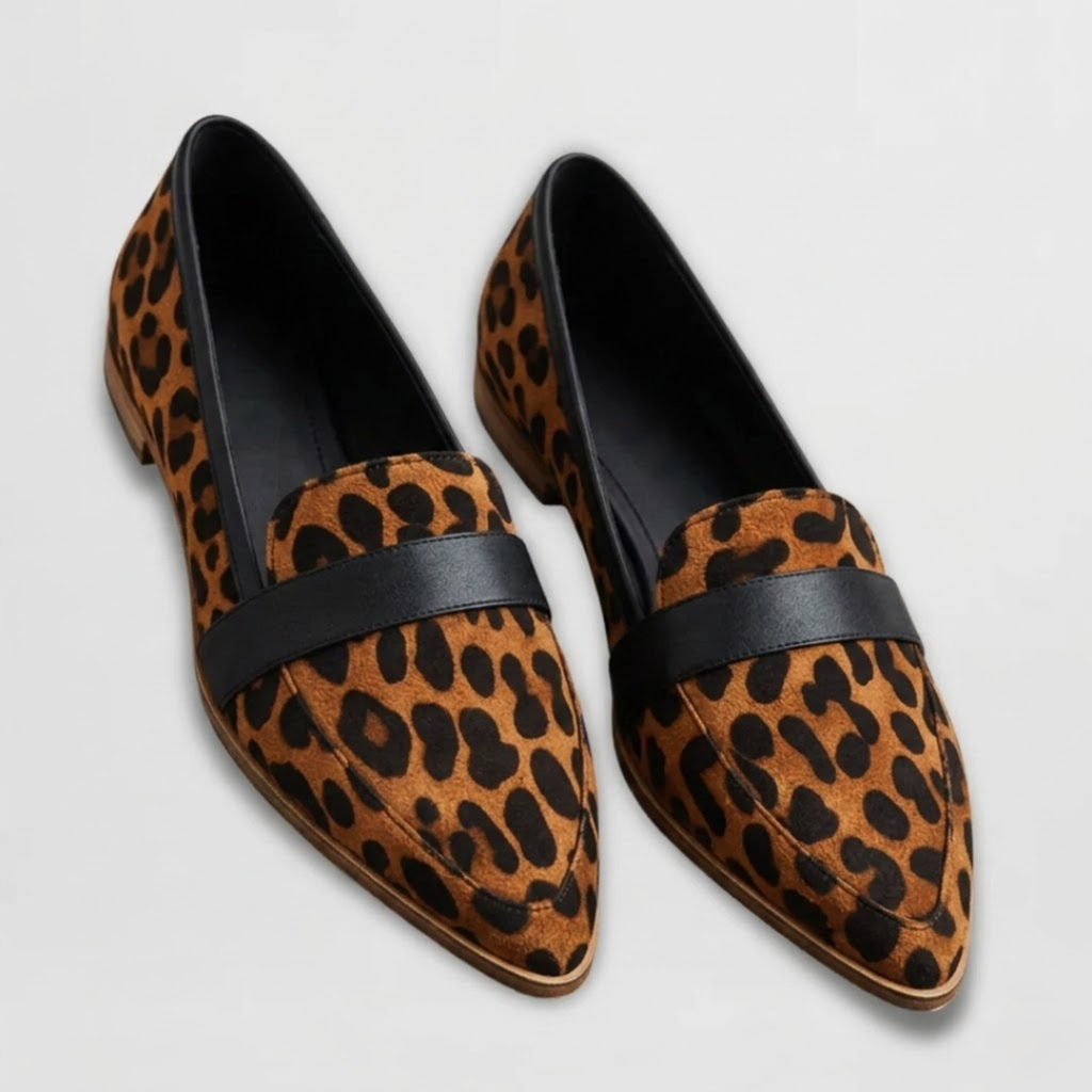 ELIA - Mocasín plano de ante suave con puntera estilizada y diseño ergonómico™