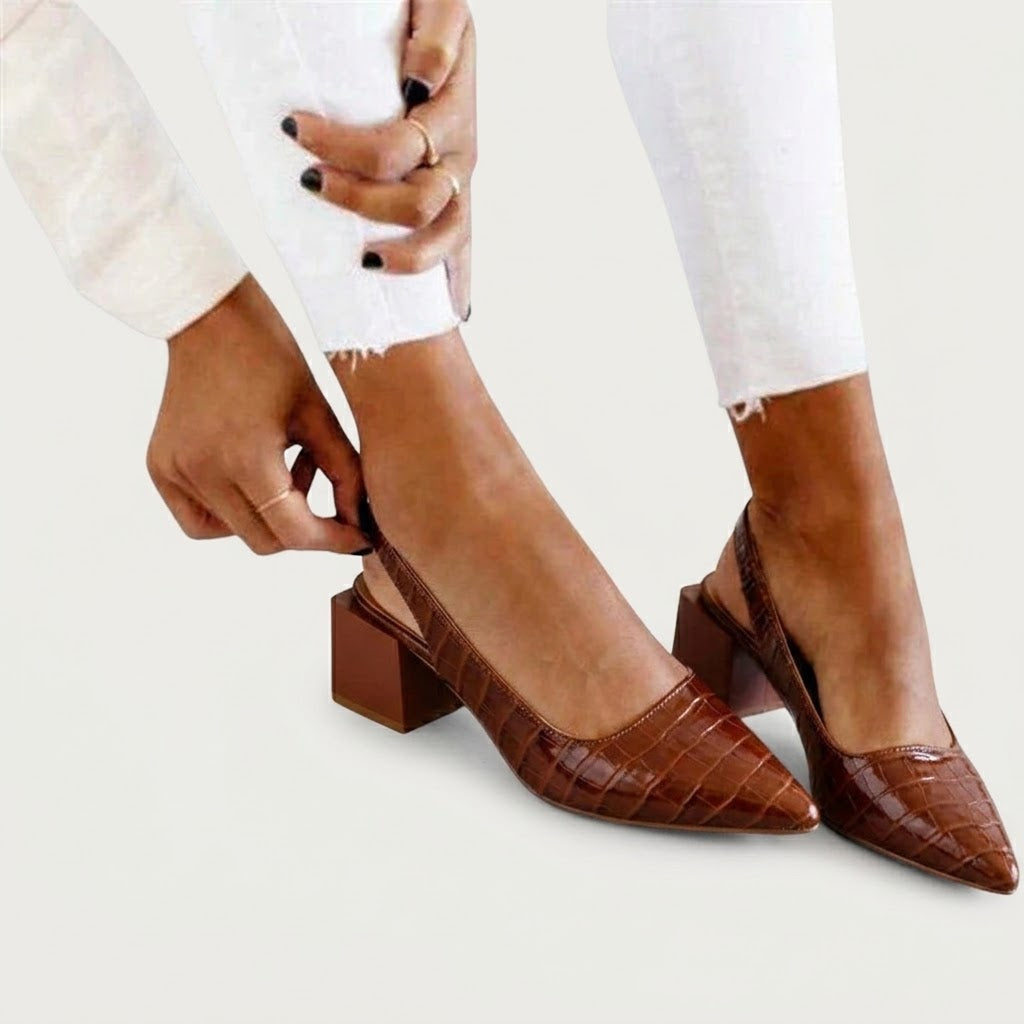 MENCÍA - Zapatos destalonados de tacón ancho con puntera afilada y grabado coco™