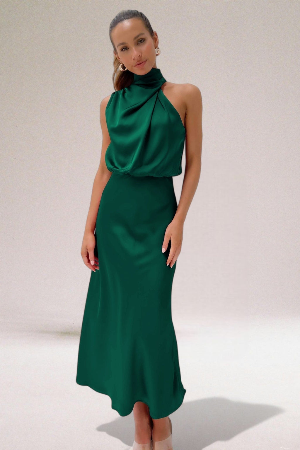 LUCÍA - Vestido largo de satén con cuello halter drapeado™