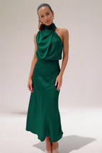 LUCÍA - Vestido largo de satén con cuello halter drapeado™