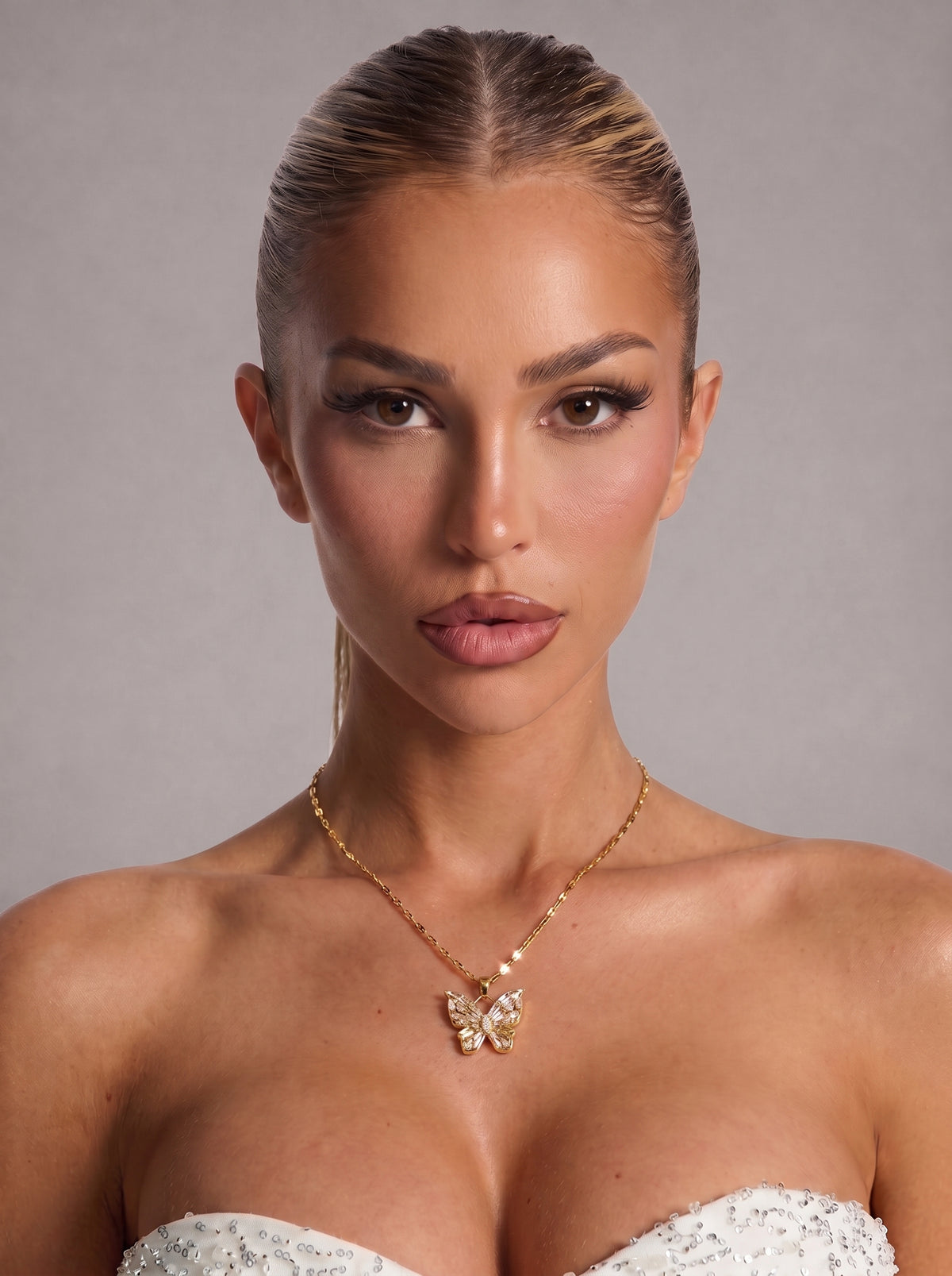 NOOR - Collar con colgante de mariposa en pavé de circonias y baño de oro™