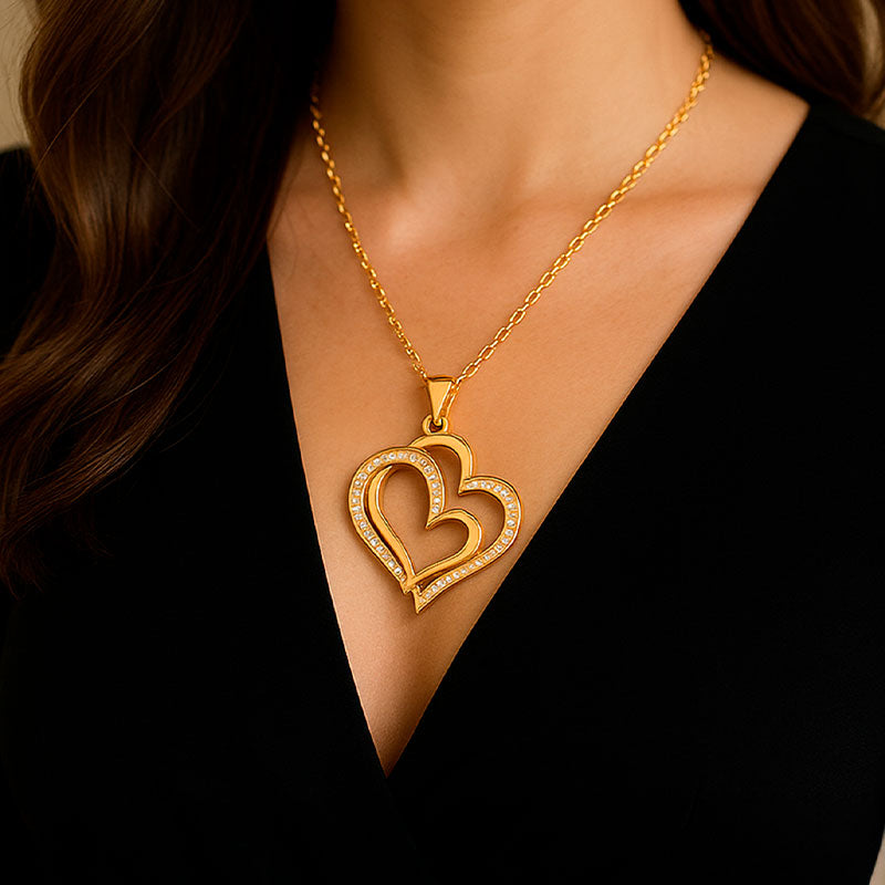 AMORA - Collar con colgante de corazón calado en pavé de circonias y baño de oro™