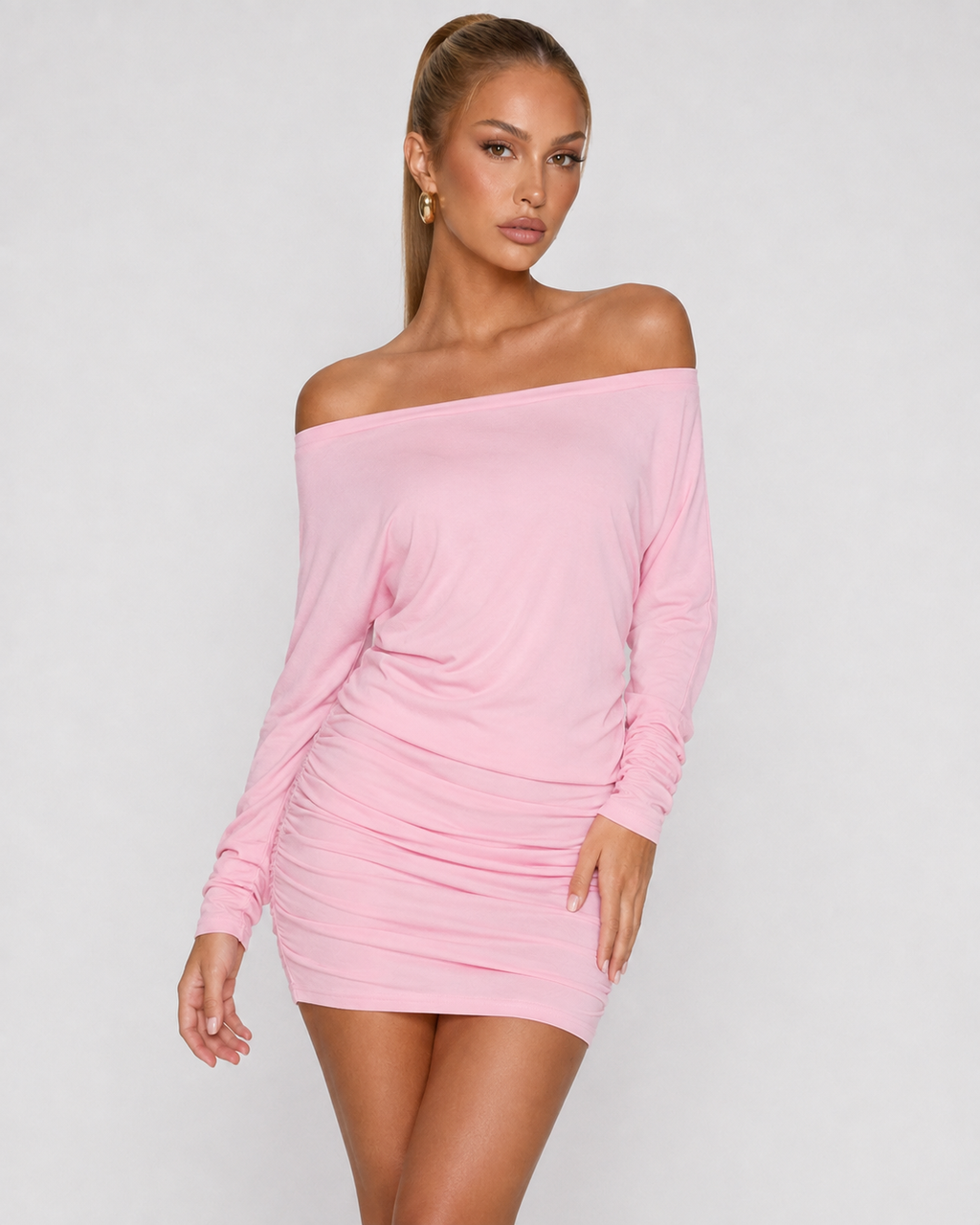 NOELIA - Minivestido ajustado de escote barco con mangas largas™