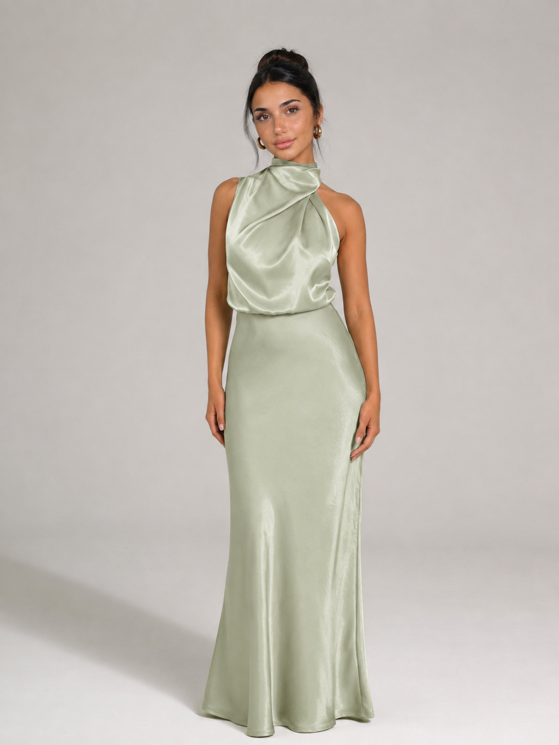 LUCÍA - Vestido largo de satén con cuello halter drapeado™