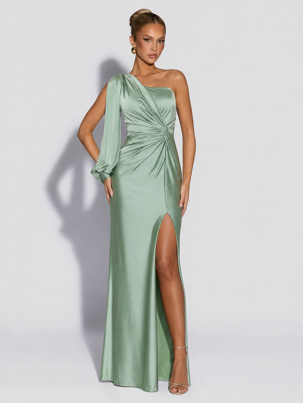 SOPHIA - Vestido largo asimétrico de satén con nudo drapeado y abertura™