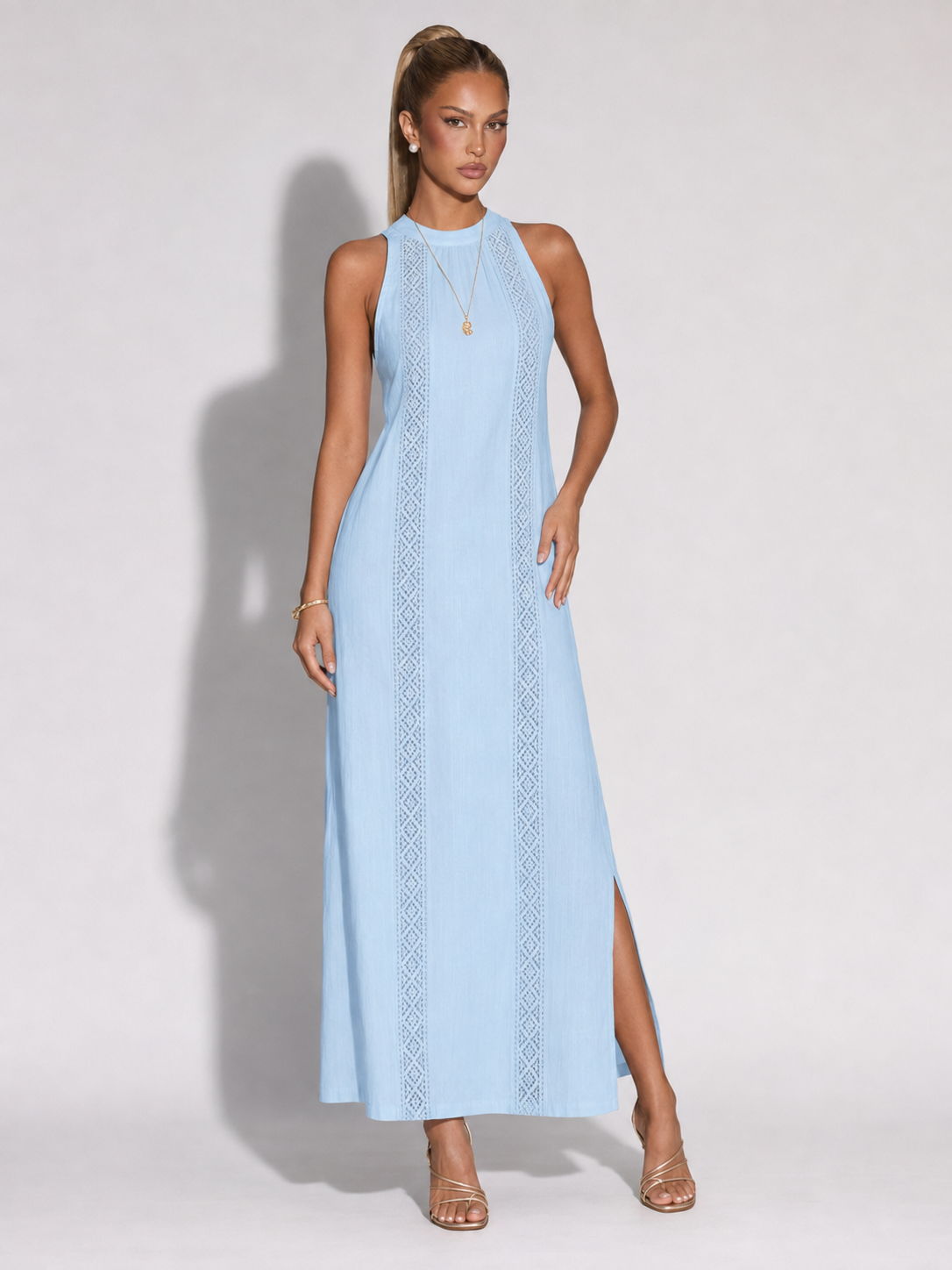 ALESSANDRA - Elegante vestido midi de cuello halter con encaje y aberturas™