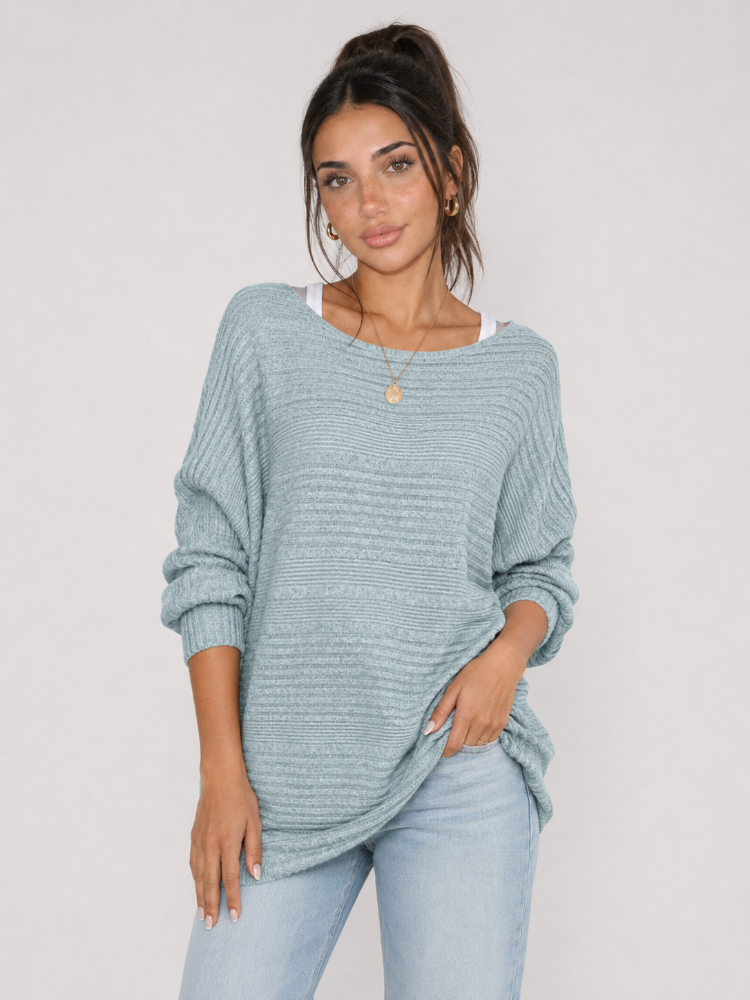 JULIA - Jersey de punto suave de manga larga con cuello barco y textura acanalada™