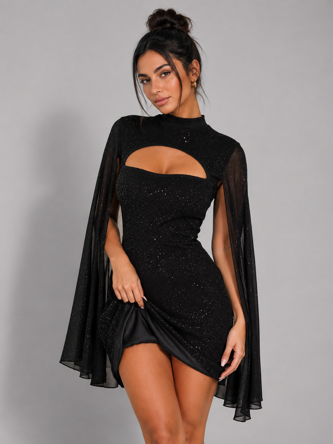 LYRA - Mini vestido de punto brillante con escote cutout y mangas efecto capa™