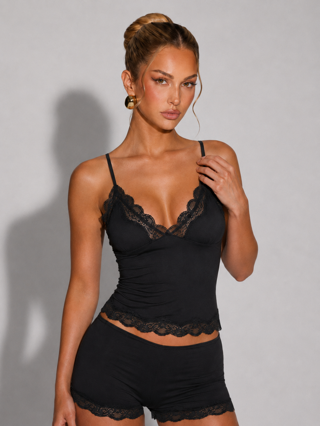 REBECA - Conjunto de pijama de top de tirantes y culotte con detalles de encaje™