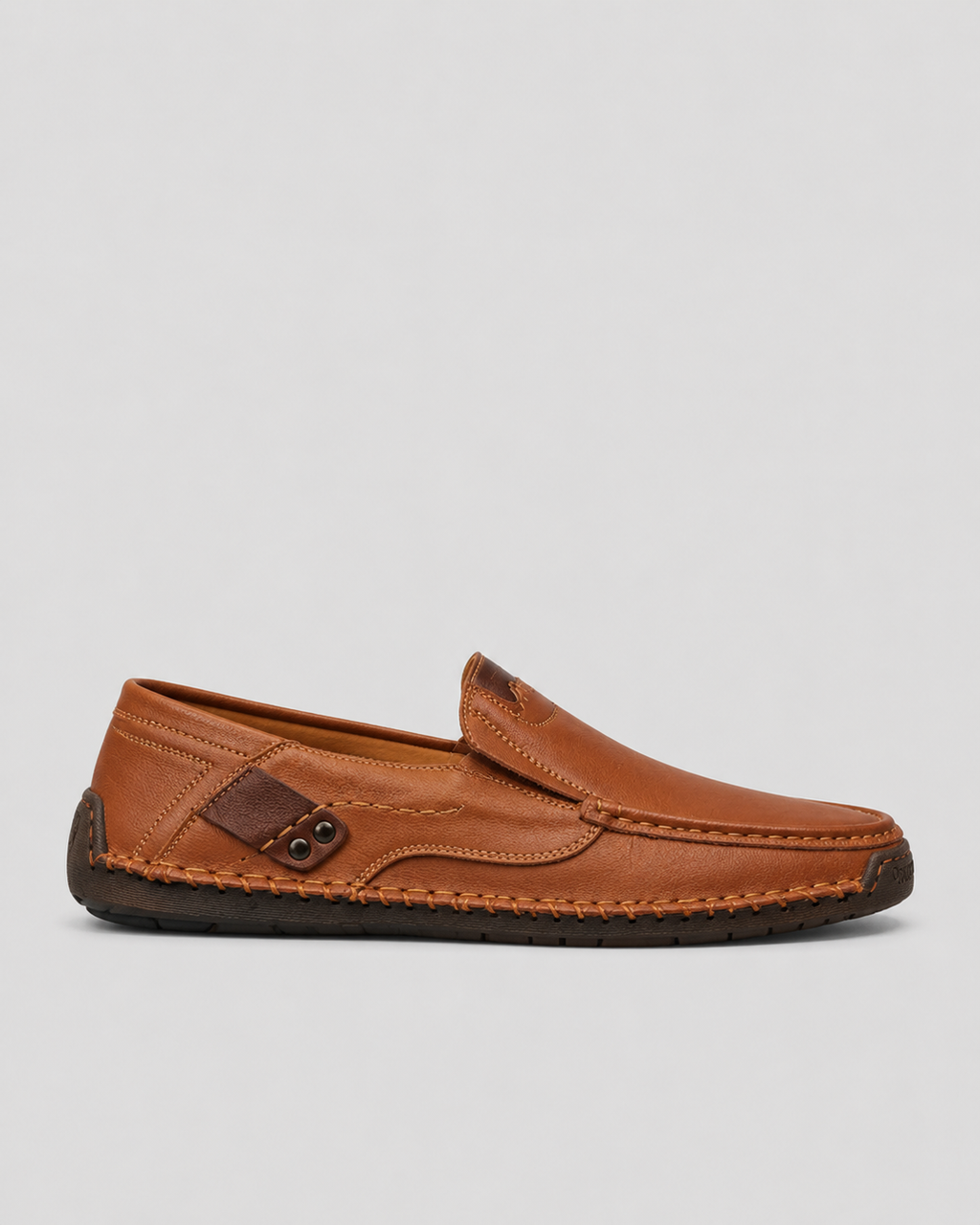GONZALO - Mocasines de piel con costura artesanal y remaches metálicos™