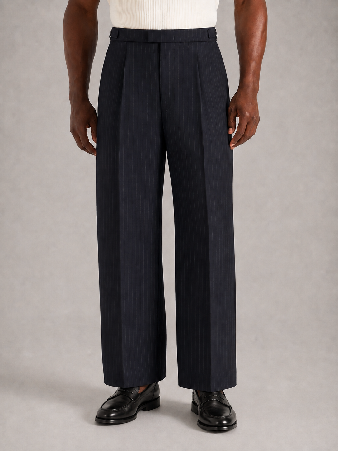 NOAH - Pantalones vaqueros de corte ancho con diseño recto y acabado estructurado™