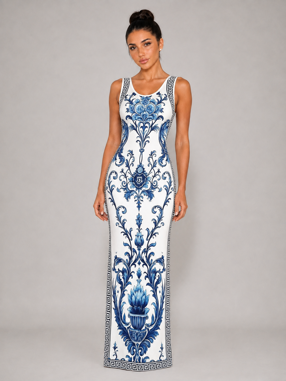 CATALINA - Vestido maxi de punto ajustado con estampado cerámico porcelana™