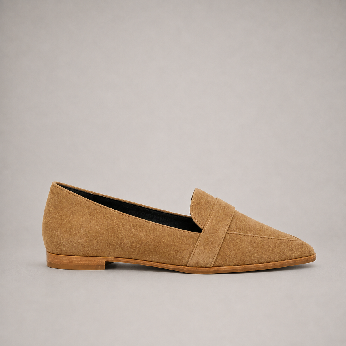 ELIA - Mocasín plano de ante suave con puntera estilizada y diseño ergonómico™