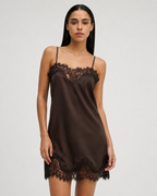 NEREA - Vestido corto lencero de satén con encaje floral ancho™