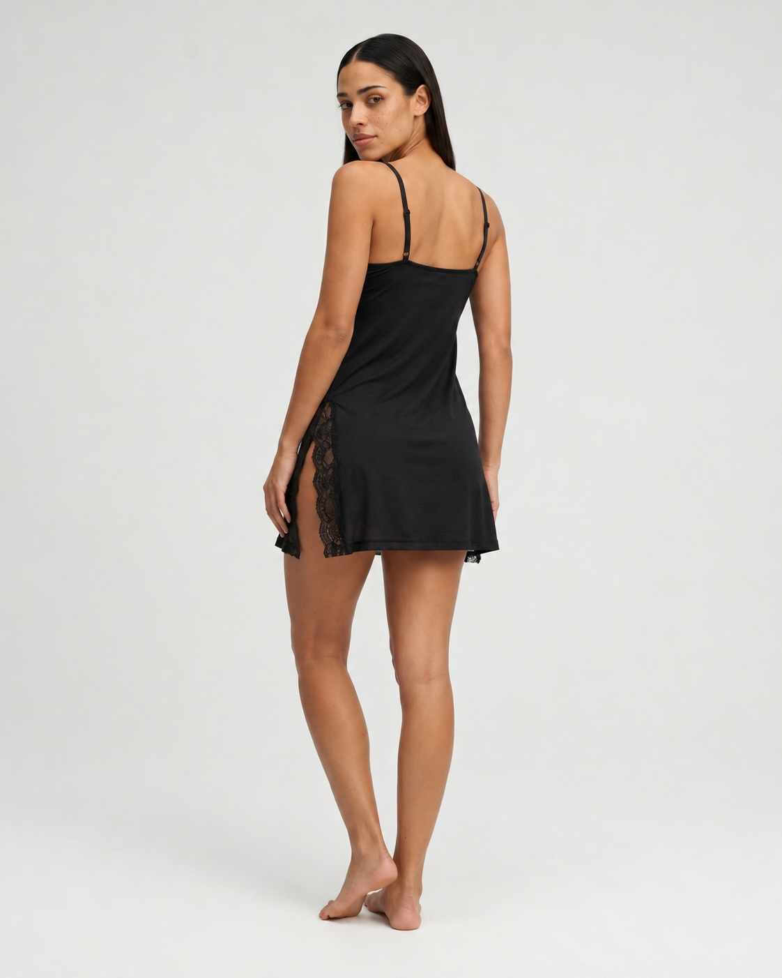 ALBA - Camisón corto lencero de tirantes con escote de encaje y pequeño lazo™
