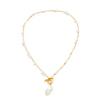 ALBA - Collar de perlas nacaradas con cierre T-Bar y colgante de perla barroca en baño de oro™