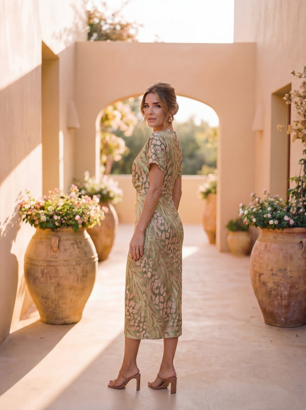 CALANDRA - Vestido midi estampado de fiesta con escote en V y nudo drapeado™