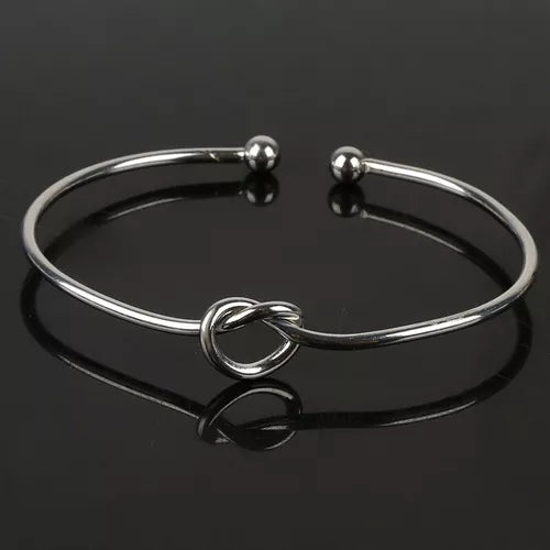 CASANDRA - Brazalete rígido abierto con nudo infinito y circonias™