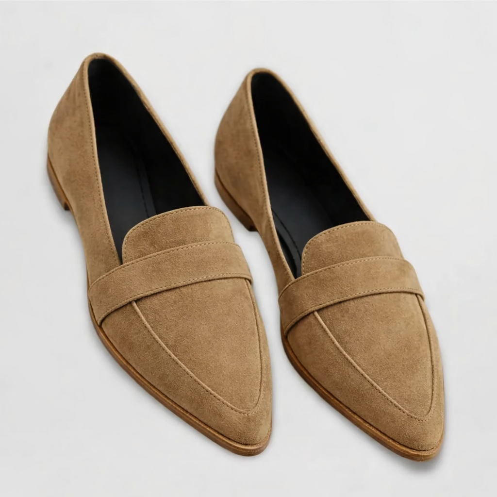 ELIA - Mocasín plano de ante suave con puntera estilizada y diseño ergonómico™