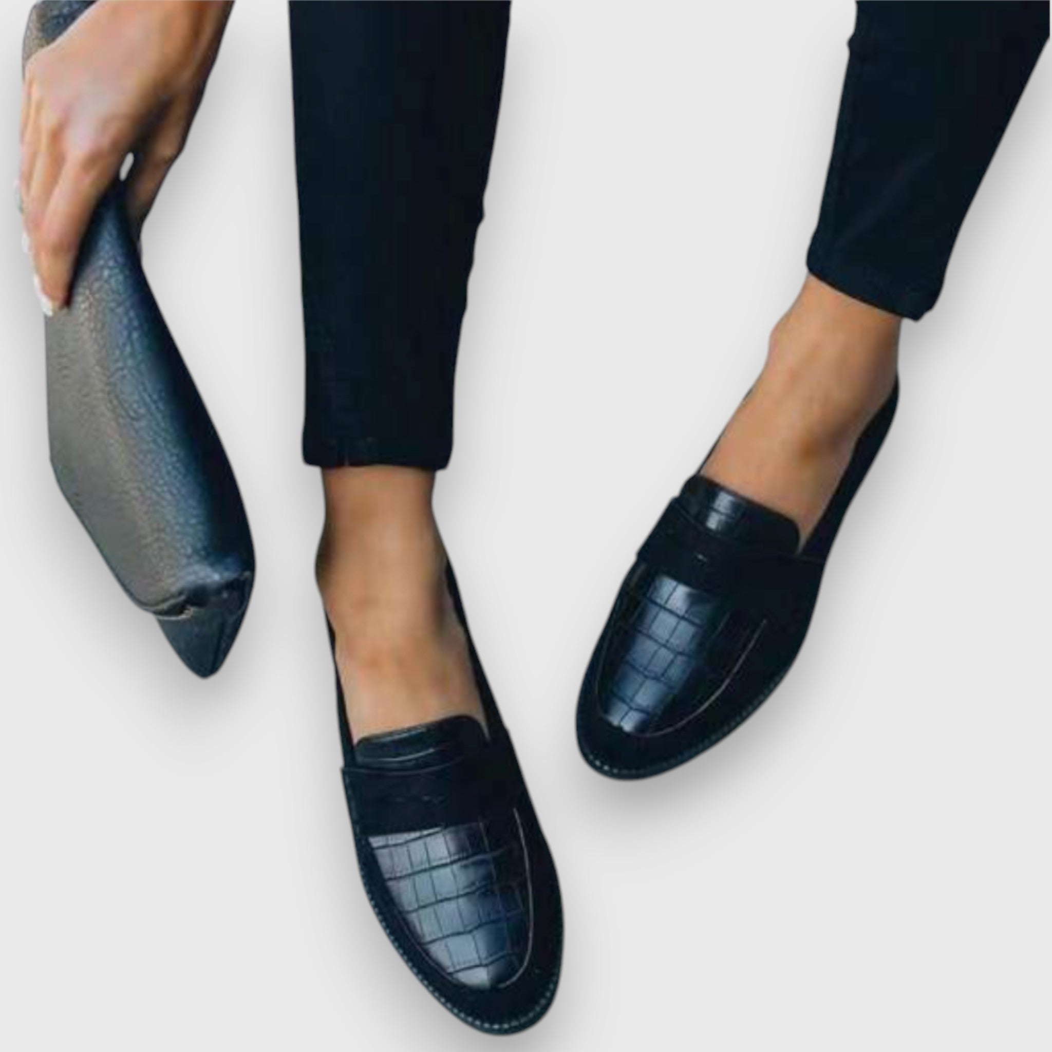 SABINA - Mocasín plano de piel con grabado efecto cocodrilo y diseño ergonómico™