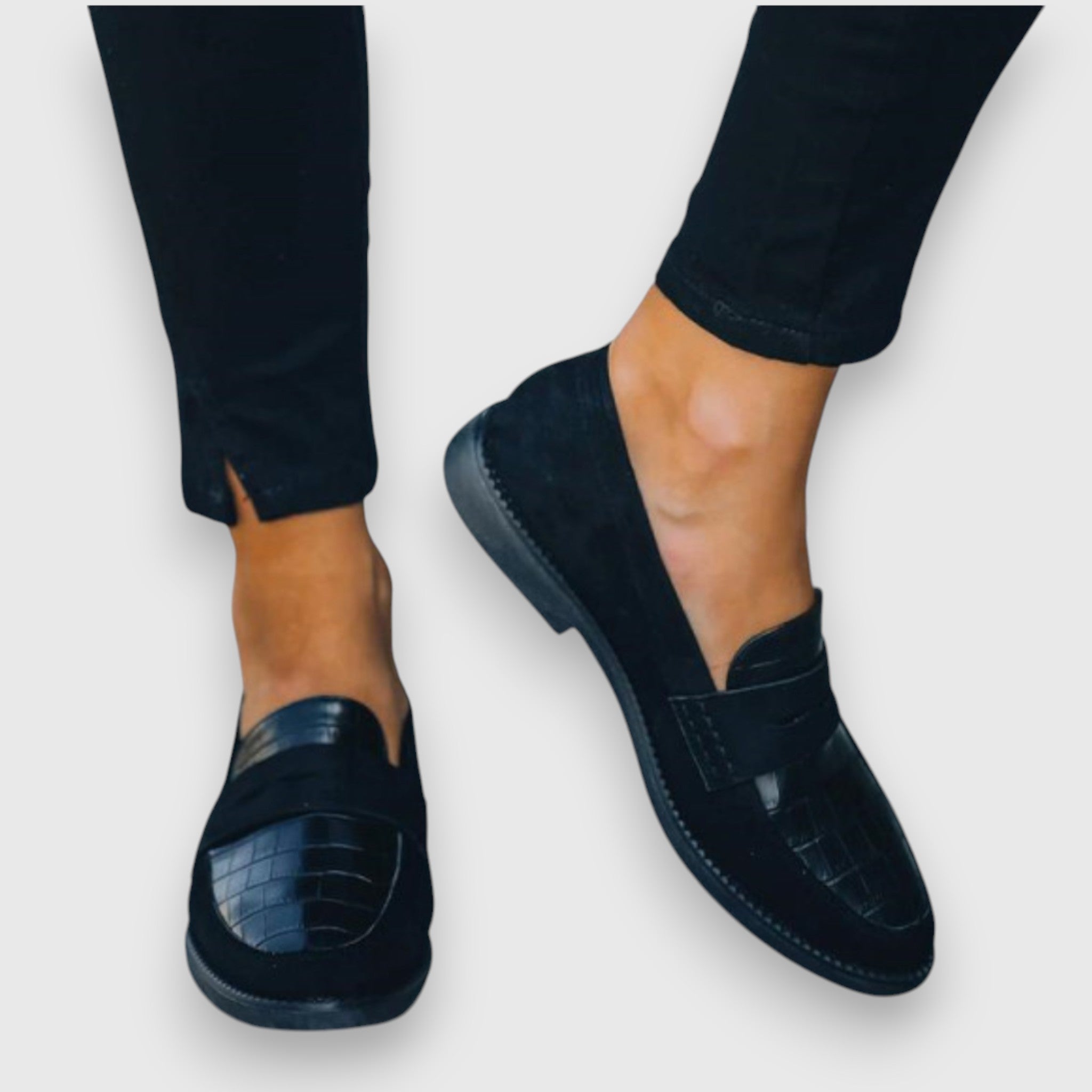 SABINA - Mocasín plano de piel con grabado efecto cocodrilo y diseño ergonómico™