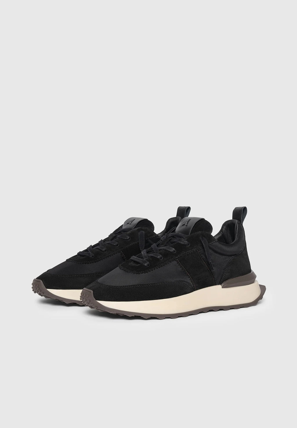 HERNÁNDEZ- Zapatilla Premium Retro Runner en Ante y Piel
