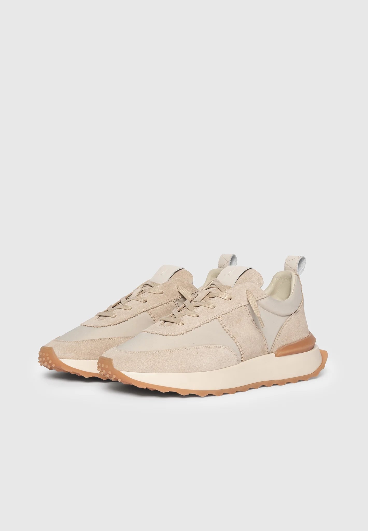 HERNÁNDEZ- Zapatilla Premium Retro Runner en Ante y Piel