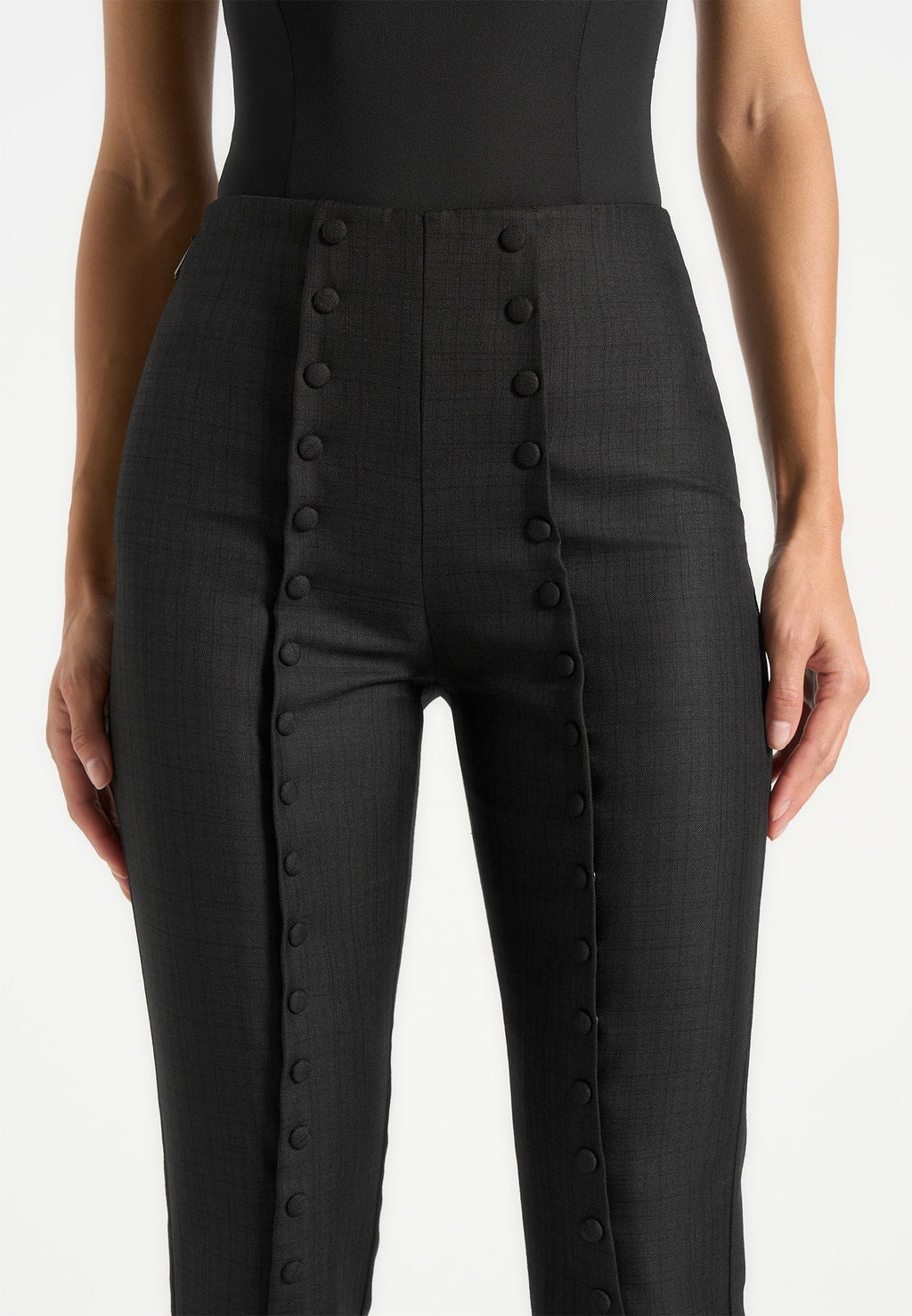 OLIVIA-Elegancia minimalista con detalle distintivo