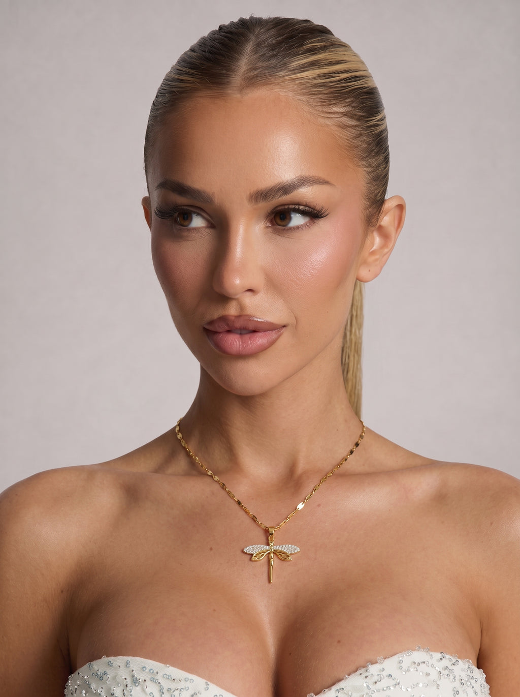 LIVIA - Collar con colgante de libélula en baño de oro y circonias™