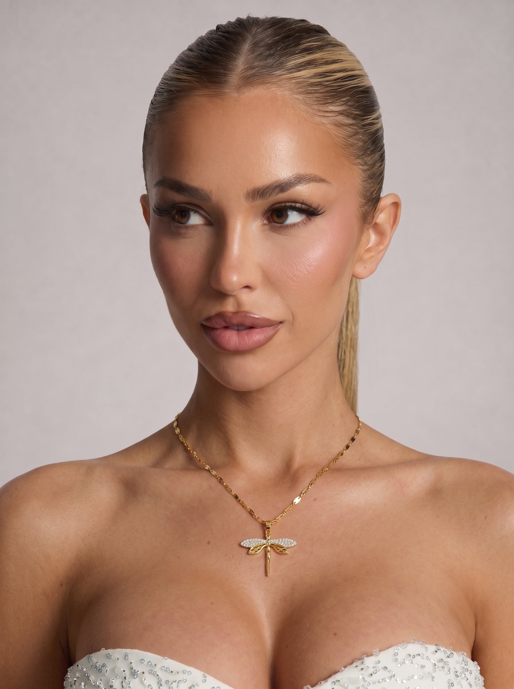 LIVIA - Collar con colgante de libélula en baño de oro y circonias™