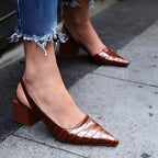 MENCÍA - Zapatos destalonados de tacón ancho con puntera afilada y grabado coco™