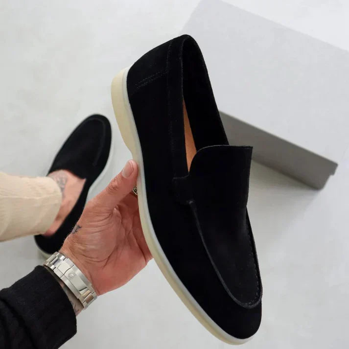 ADRIÁN - Mocasines de ante con suela contrastada y diseño atemporal™